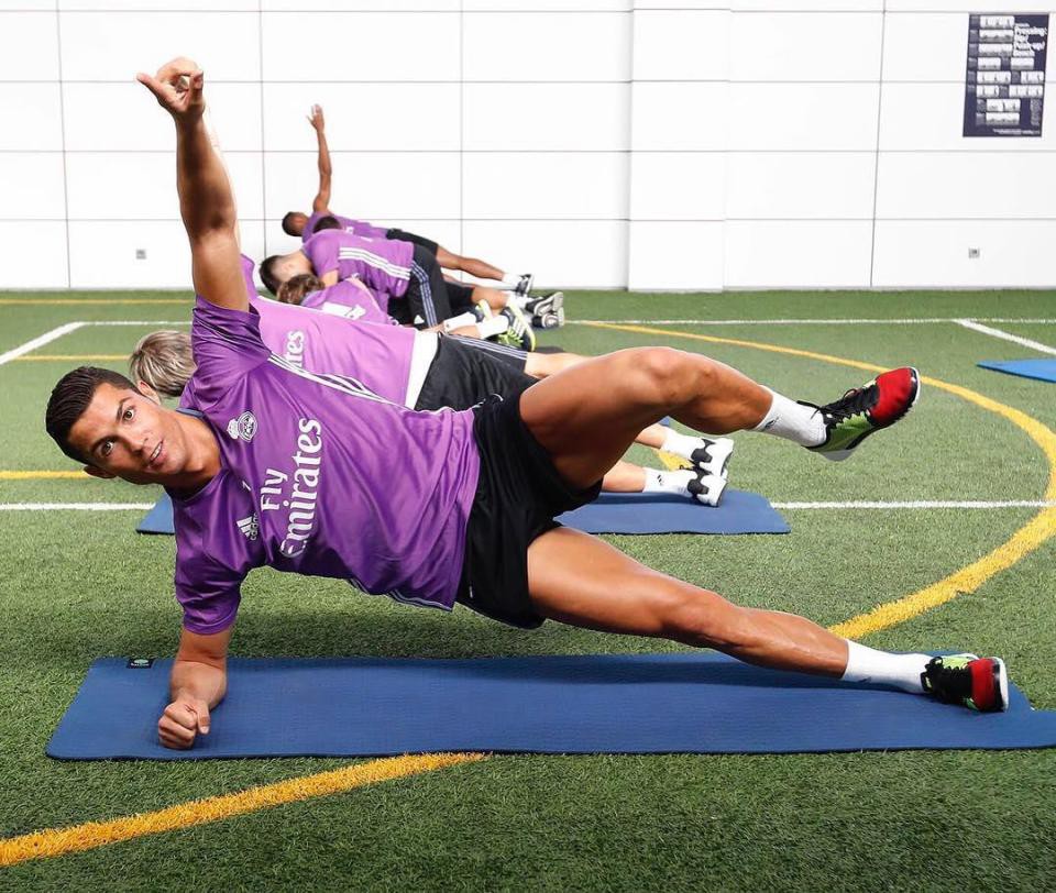 Ronaldo: Hành trình lột xác từ bộ xương di động đến body cực phẩm - Ảnh 8.