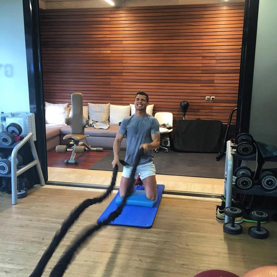 Ronaldo: Hành trình lột xác từ bộ xương di động đến body cực phẩm - Ảnh 11.