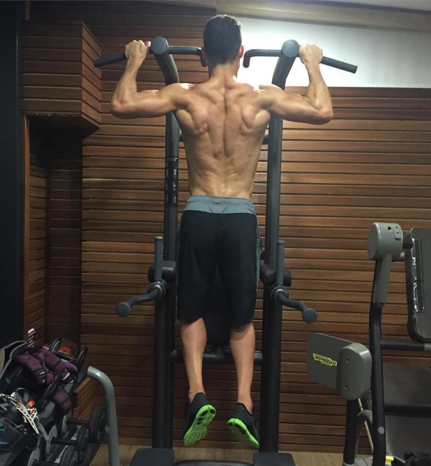 Ronaldo: Hành trình lột xác từ bộ xương di động đến body cực phẩm - Ảnh 5.