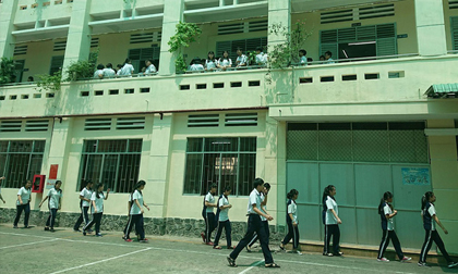 Cha mẹ nam sinh nhảy lầu tự tử: 'Ai cũng muốn con cái học tốt'