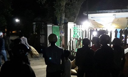 Mẹ đi mua mỳ tôm, bé trai 8 tuổi bị kẻ lạ mặt vào nhà chém tử vong