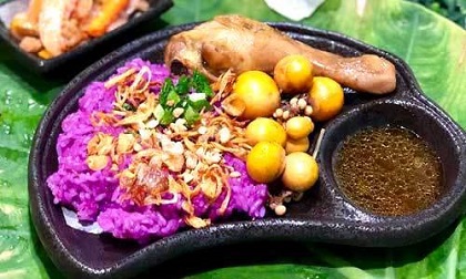 Bữa sáng cuối tuần mẹ vào bếp đãi cả nhà món ngon khó cưỡng: xôi gà rô ti trứng non
