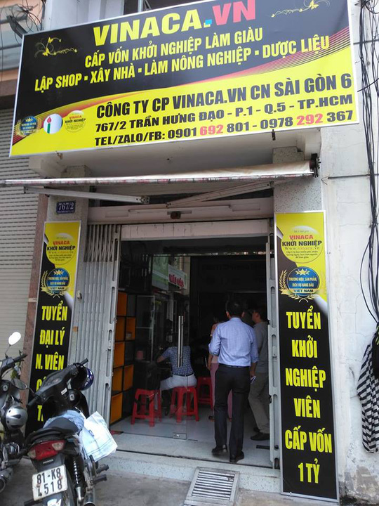 Đột kích cửa hàng bán sản phẩm trị ung thư bằng than tre ở TP HCM - Ảnh 1.
