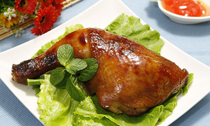 Gà quay giấy bạc thơm lừng, da giòn thịt ngọt mà lại đơn giản vô cùng