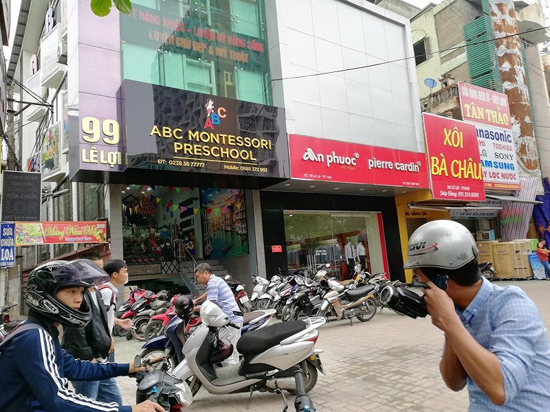 'Tạm đình chỉ ngay cô giáo kẹp đùi đánh trẻ mầm non' - ảnh 1