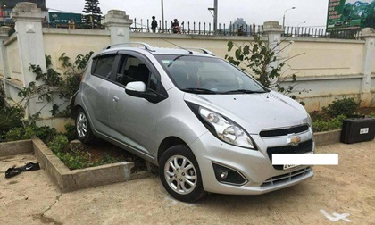 Cô giáo lùi xe ô tô đâm hai học sinh thương vong được tại ngoại