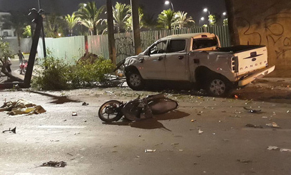 Ô tô điên tông một loạt xe máy dừng chờ đèn đỏ ngay trung tâm Quận 1, nhiều người thương vong