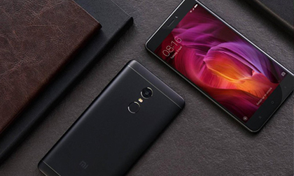 Top smartphone giá rẻ, cấu hình 'khủng' có thời lượng pin tính bằng ngày
