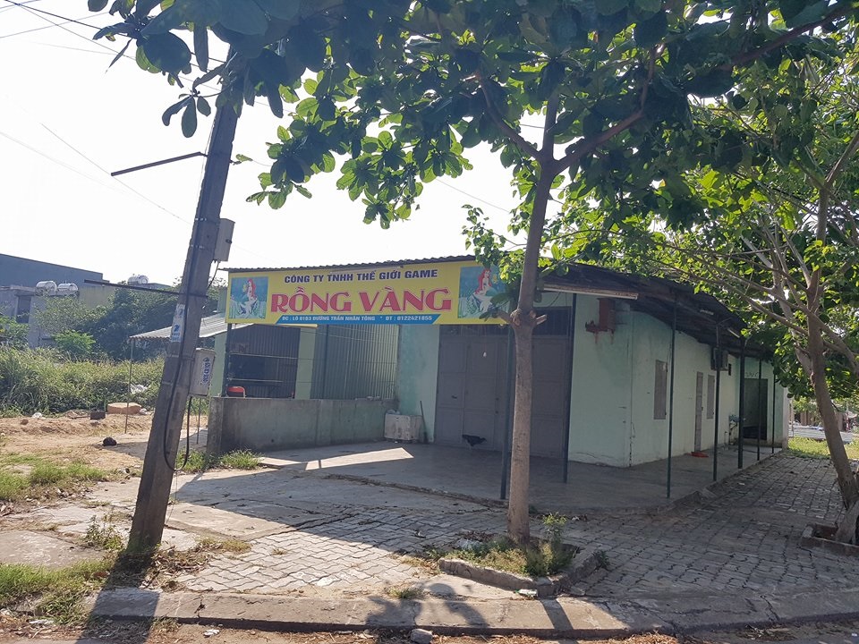 loi khai bat ngo vu chem gan dut lia ban tay co gai dang choi game hinh anh 2