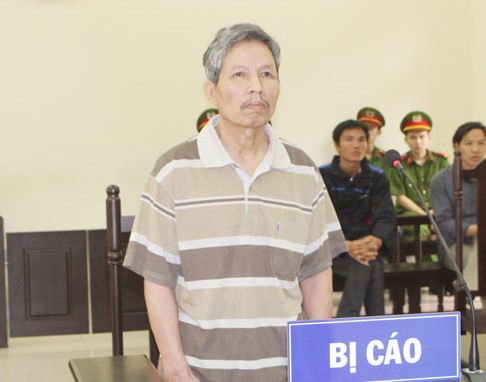 bo-dung-chay-dap-chet-con-de (2)