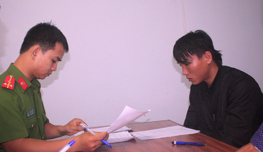 Biết không thể trốn thoát, đối tượng giết người ra đầu thú - Ảnh 1.