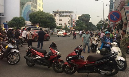 Một nghi can đâm chết người sau va chạm giao thông ra đầu thú