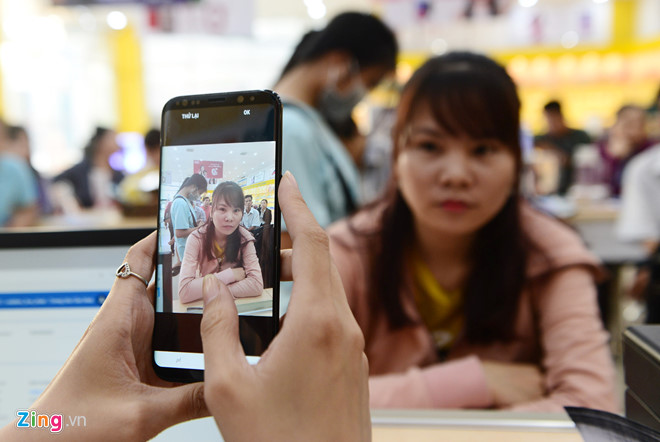 SIM dau tien bi khoa sau ngay 24/4: Nha mang noi do loi cua nhan vien hinh anh 2