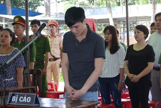 Tử hình nghịch tử sát hại mẹ ruột bằng dao chặt mía