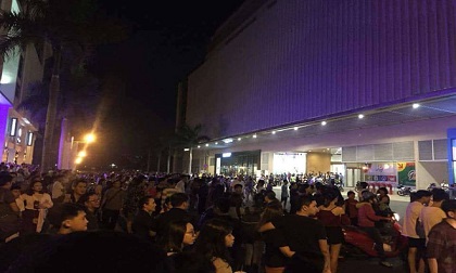 Trăm người tháo chạy khỏi trung tâm thương mại tại “khu nhà giàu” ở Sài Gòn
