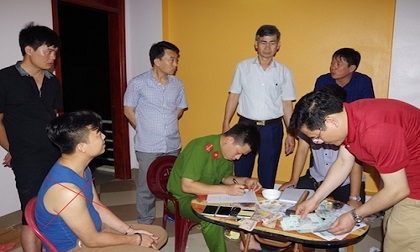 Sới bạc 'khủng' trong biệt thự 4 tầng ở Hà Nam bị đánh sập
