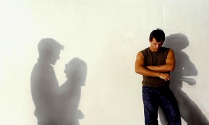 Vợ ngoại tình ngay trước mặt mà tôi chẳng thể làm gì