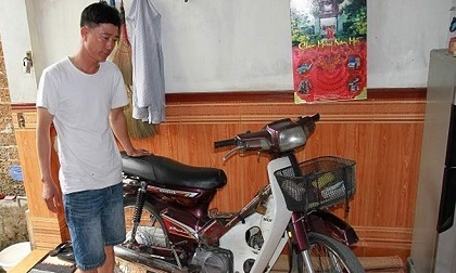 Quá khứ lỗi lầm của người đàn ông 10 năm chạy xe ôm miễn phí
