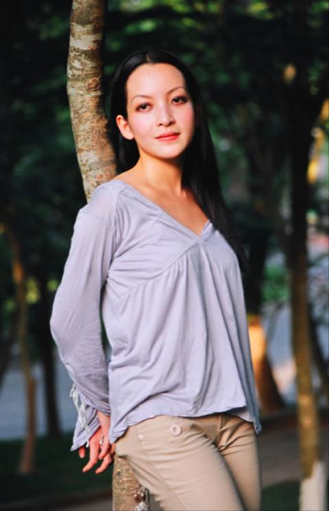 Diễn viên Linh Nga