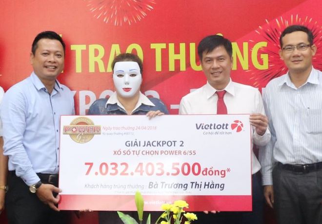 2 cô gái bỗng trở thành tỉ phú Vietlott nhờ jackpot “khủng” - 1