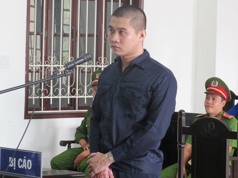 Thanh niên ôm người yêu tưới xăng tự thiêu - ảnh 1