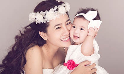 Góc khuất đẫm nước mắt của những bà mẹ đơn thân trong showbiz Việt