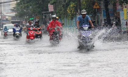 Tin mới thời tiết 4/5: TP.HCM mưa lớn 4 ngày liên tiếp, đề phòng khả năng có tố lốc