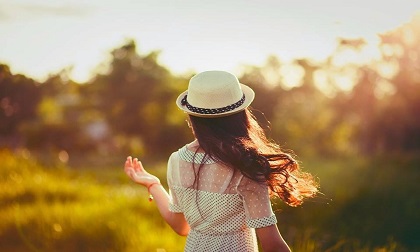 Phụ nữ, chỉ an yên khi gặp được người nói: “Dù có chuyện gì anh vẫn nắm chặt tay em”