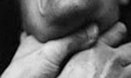 Trong cơn say, nghịch tử bóp cổ mẹ ruột đến chết