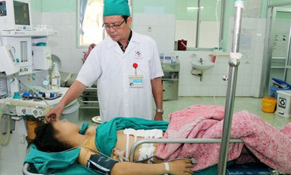 Nghĩ vợ là công an đến bắt, chồng đâm tới tấp người vợ trẻ