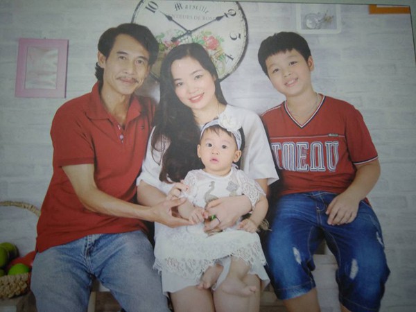 
Họ sống với nhau hòa hợp với có hai con trai, gái.
