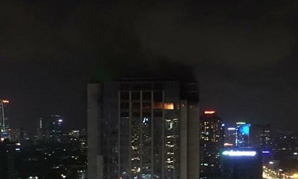 Cháy lớn tại toà nhà cao tầng trên đường Lê Văn Lương