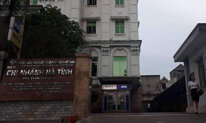 Nhân viên ngân hàng kể lại phút nhận mật báo của 'con gái tướng công an' bị cướp khống chế