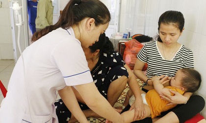 Cảnh báo: Nắng nóng khiến bệnh trẻ em và người già tăng cao