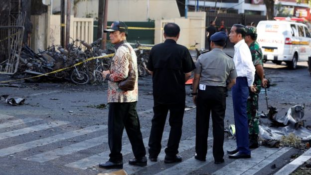 Chi tiết vụ gia đình 6 người đánh bom tự sát gây kinh hoàng ở Indonesia - 3
