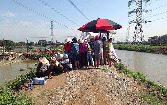 di lam dong nguoi dan ta hoa khi phat hien thi the trong trai nuoi vit