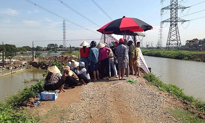 Đi làm đồng, người dân phát hiện một thi thể trong trại nuôi vịt