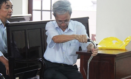 Tòa tối cao rút hồ sơ vụ ông Nguyễn Khắc Thủy dâm ô trẻ em