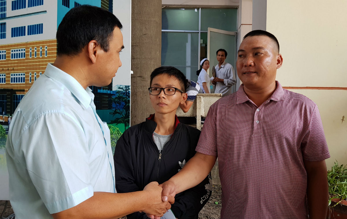 quyen linh vieng 2 hiep si vua qua doi, tham hoi 3 hiep si bi trong thuong hinh anh 7
