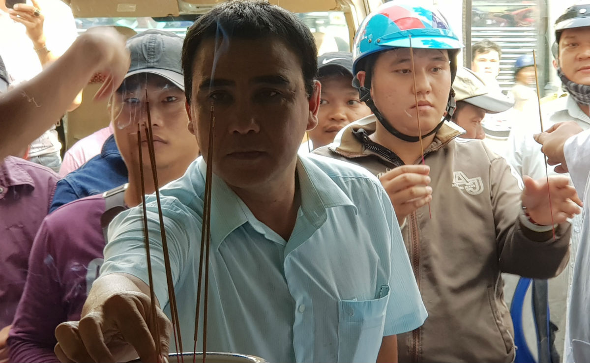 quyen linh vieng 2 hiep si vua qua doi, tham hoi 3 hiep si bi trong thuong hinh anh 2