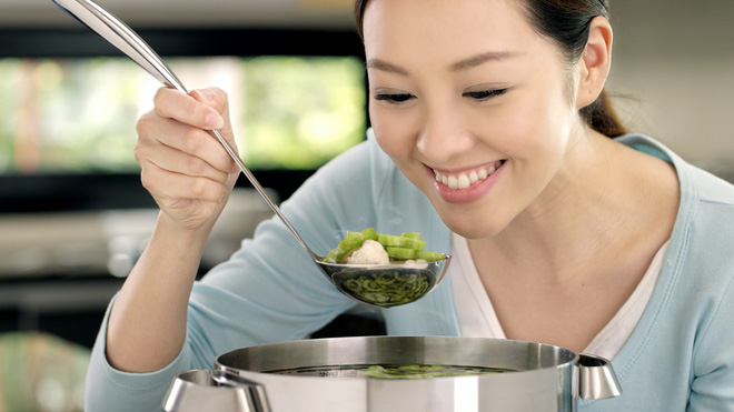 Phụ nữ hiện đại nói không với bếp núc: Chẳng phải sự thể hiện nữ quyền gì, là đoảng hết phần thiên hạ mới đúng - Ảnh 1.