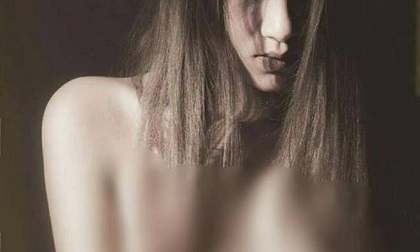 Tin mới vụ người mẫu 'nude' tố bị họa sĩ hiếp dâm: Công an mời người mẫu đến làm việc
