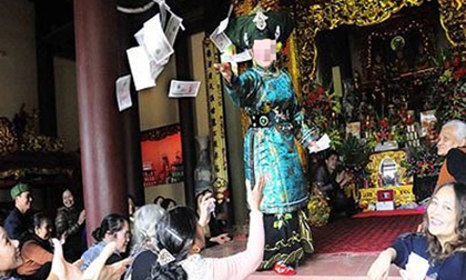 Độc chiêu lừa tiền tỷ của “thánh cô, thánh cậu”