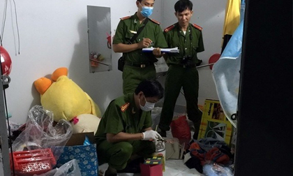 'Phi công trẻ' đá vào đầu và dùng chổi đánh làm người tình tử vong