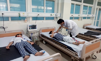 Vụ học sinh lớp 3 ngộ độc sau liên hoan: Tạm đình chỉ cơ sở cung cấp trà sữa