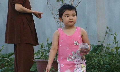 Xuất hiện bé gái đi lạc rất giống cháu bé mất tích 2 năm trước ở Long Biên