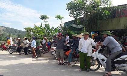 Hàng trăm người theo dõi khai quật tử thi nữ kế toán treo cổ trên đồi 6 năm trước
