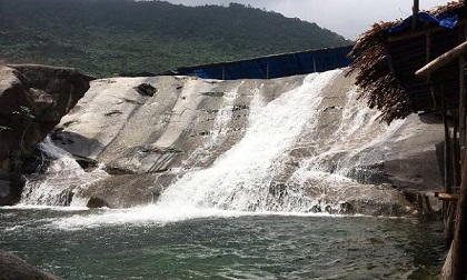 Rủ bạn đi tắm thác Mơ, nam sinh lớp 10 đuối nước tử vong