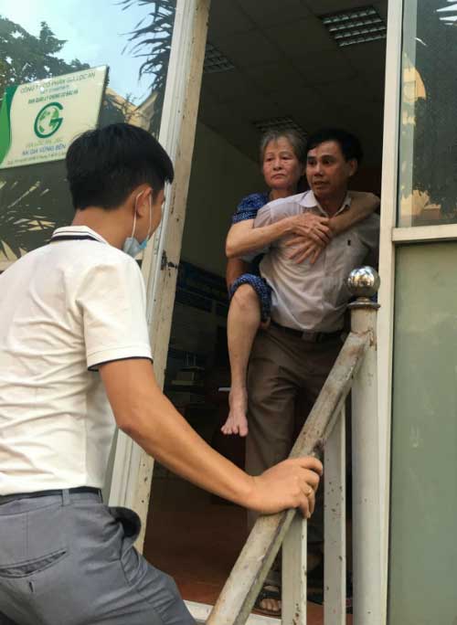 Cháy chung cư 23 tầng ở Hà Nội, hàng trăm người hoảng loạn tháo chạy - 1