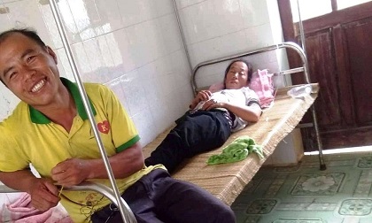 Phát hiện chồng gọi điện tình cảm cho “gái”, vợ ăn lá ngón tự tử
